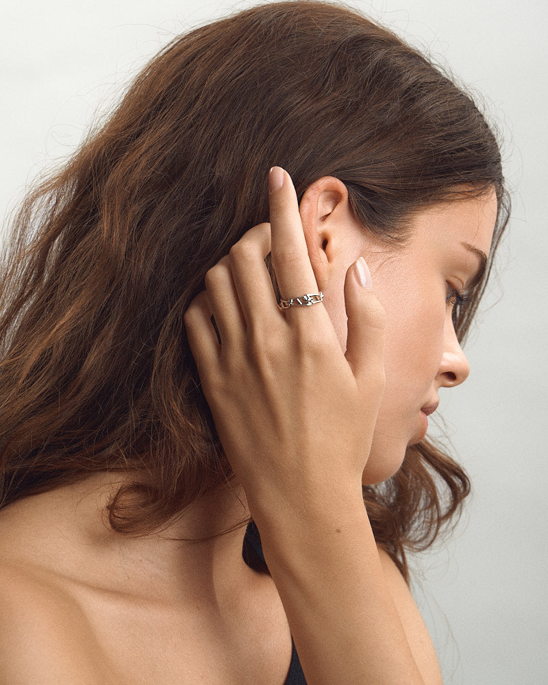 Signature Links Female Ring - Silver