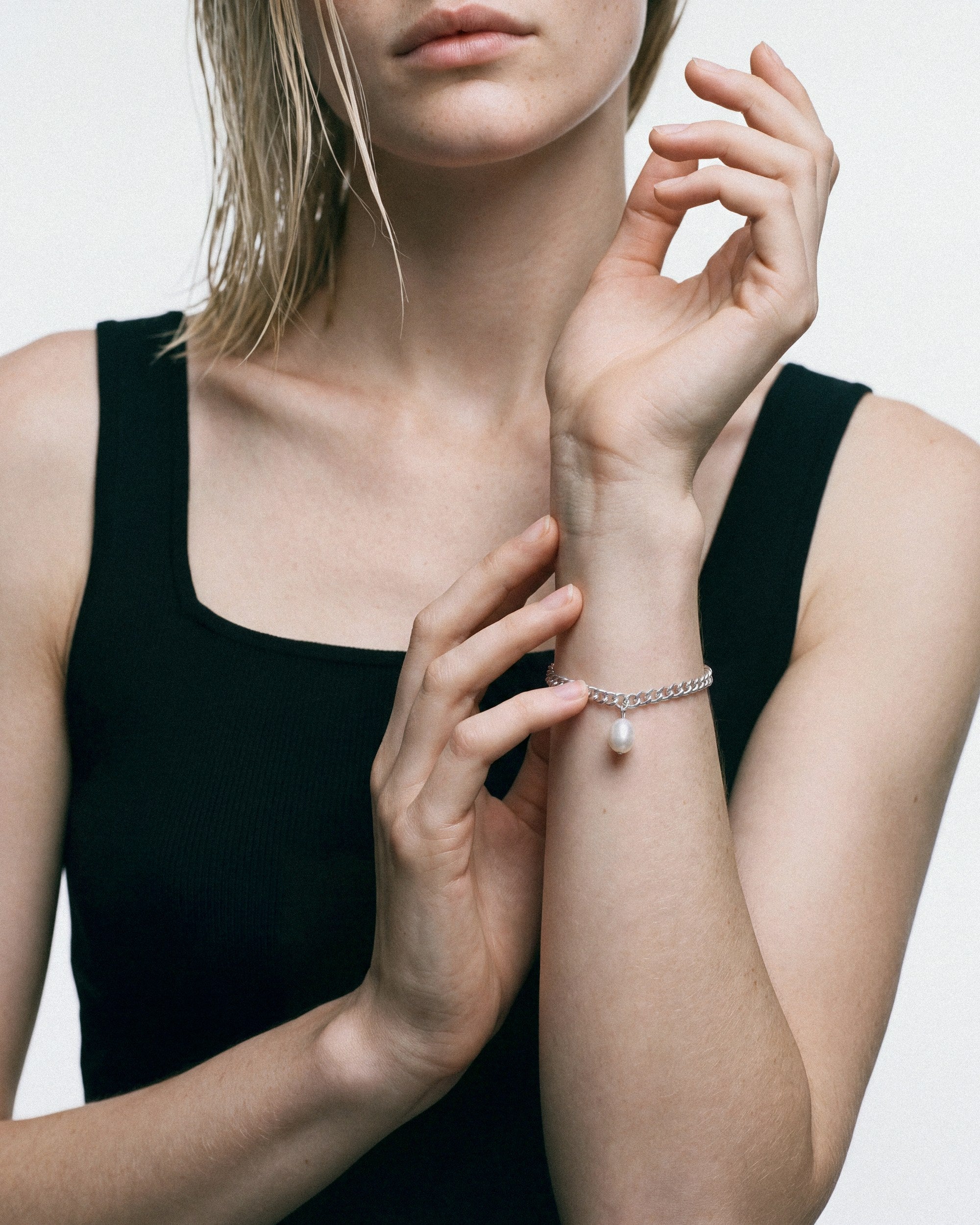 Baixa Clara Bracelet in silver with pearl, worn by a model — close-up, for COLD SKIN.