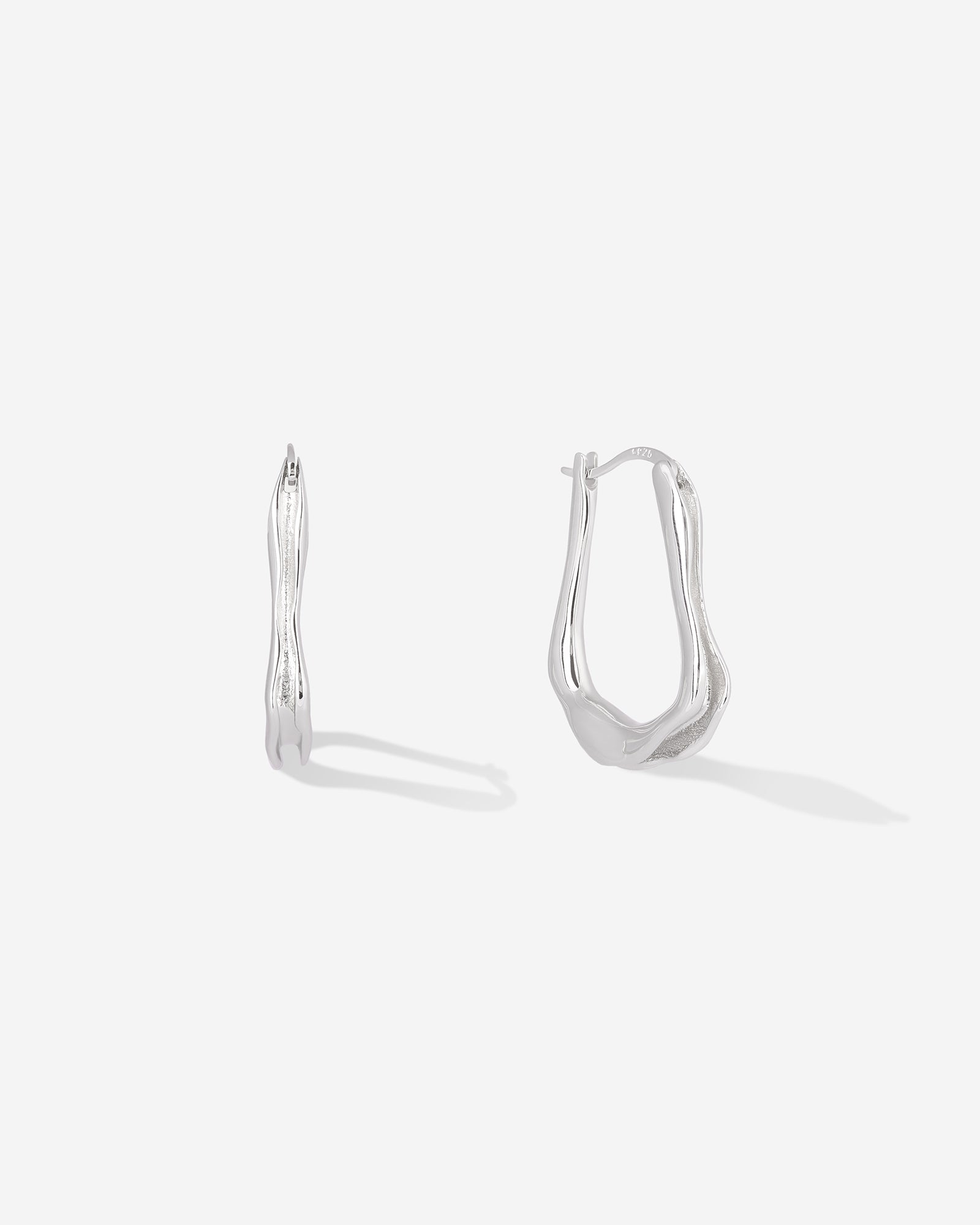Baixa Mia Earrings in silver.