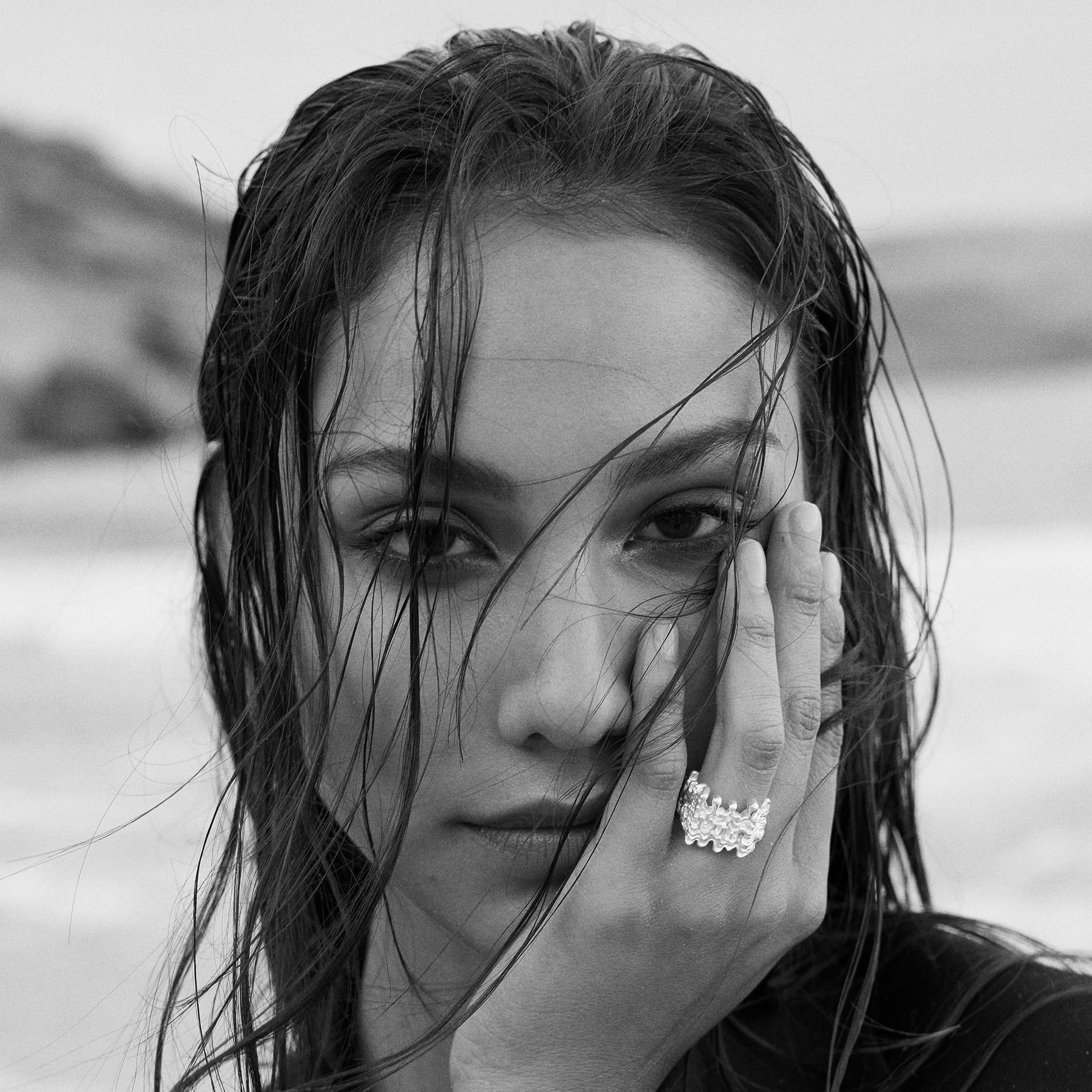 Close-up of a model wearing the LOUIS ABEL Delenio Ring in silver, photographed for COLD SKIN
