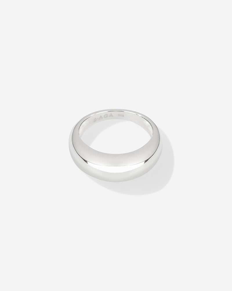 Saga Crescent Ring in silver.
