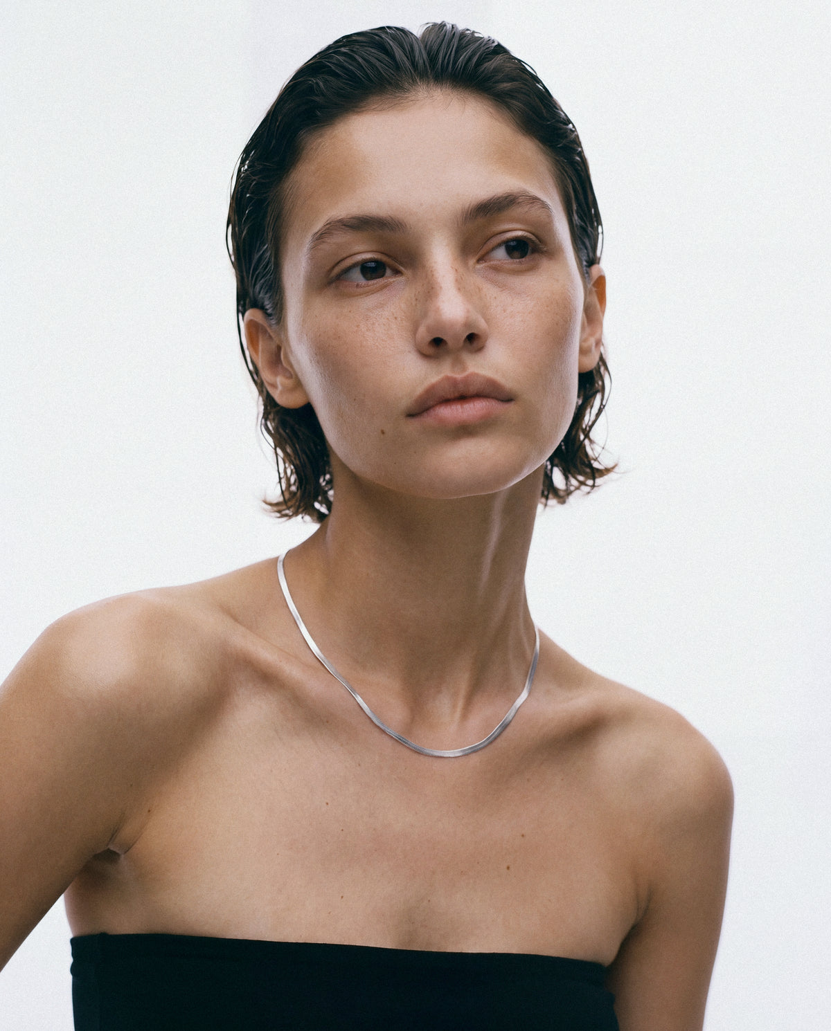 Model wearing the Alexa Chain - Silver