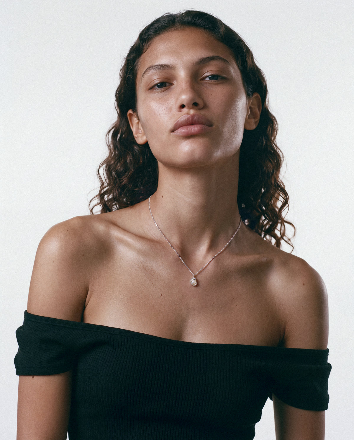 Model wearing the Isa Pearl Necklace - Silver & Pearl