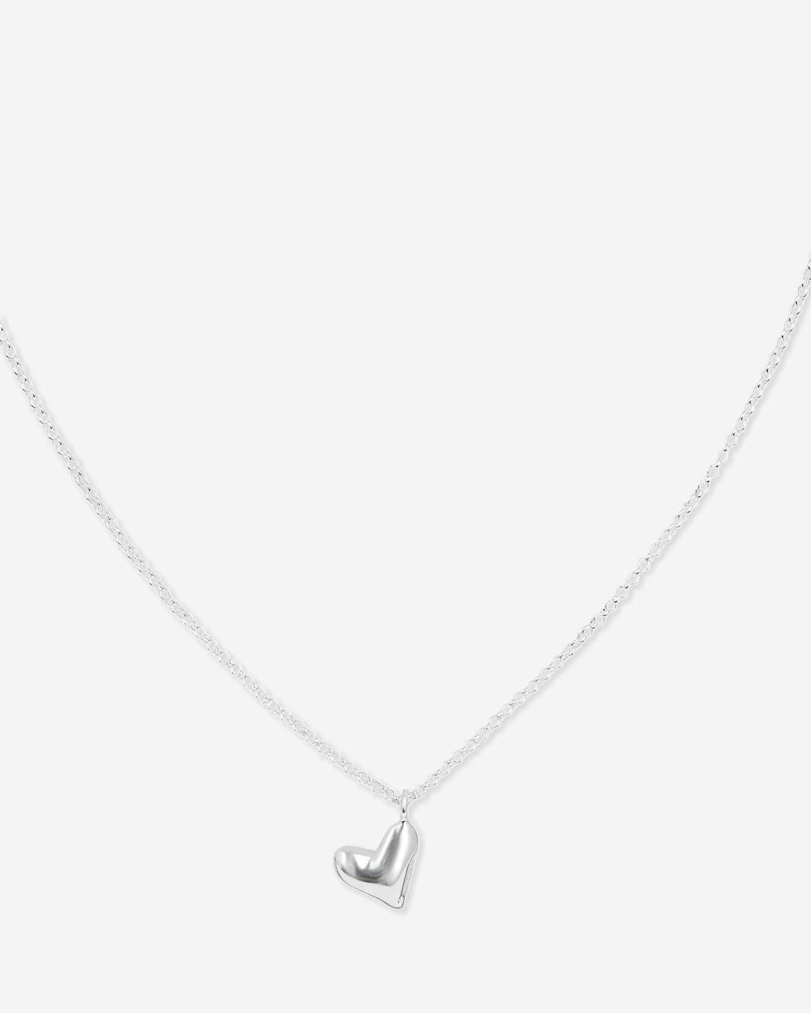 Arishi Heart Necklace in silver, for COLD SKIN.