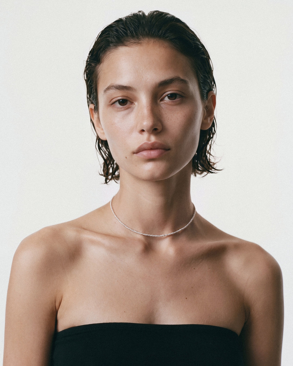 PEARL NAKED Link Choker in Silver & White, worn by a model, for COLD SKIN.