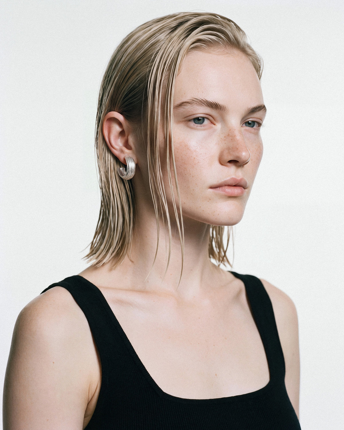 Louis Abel Abluvio Mid Hoops in Silver, worn by a model, for COLD SKIN.