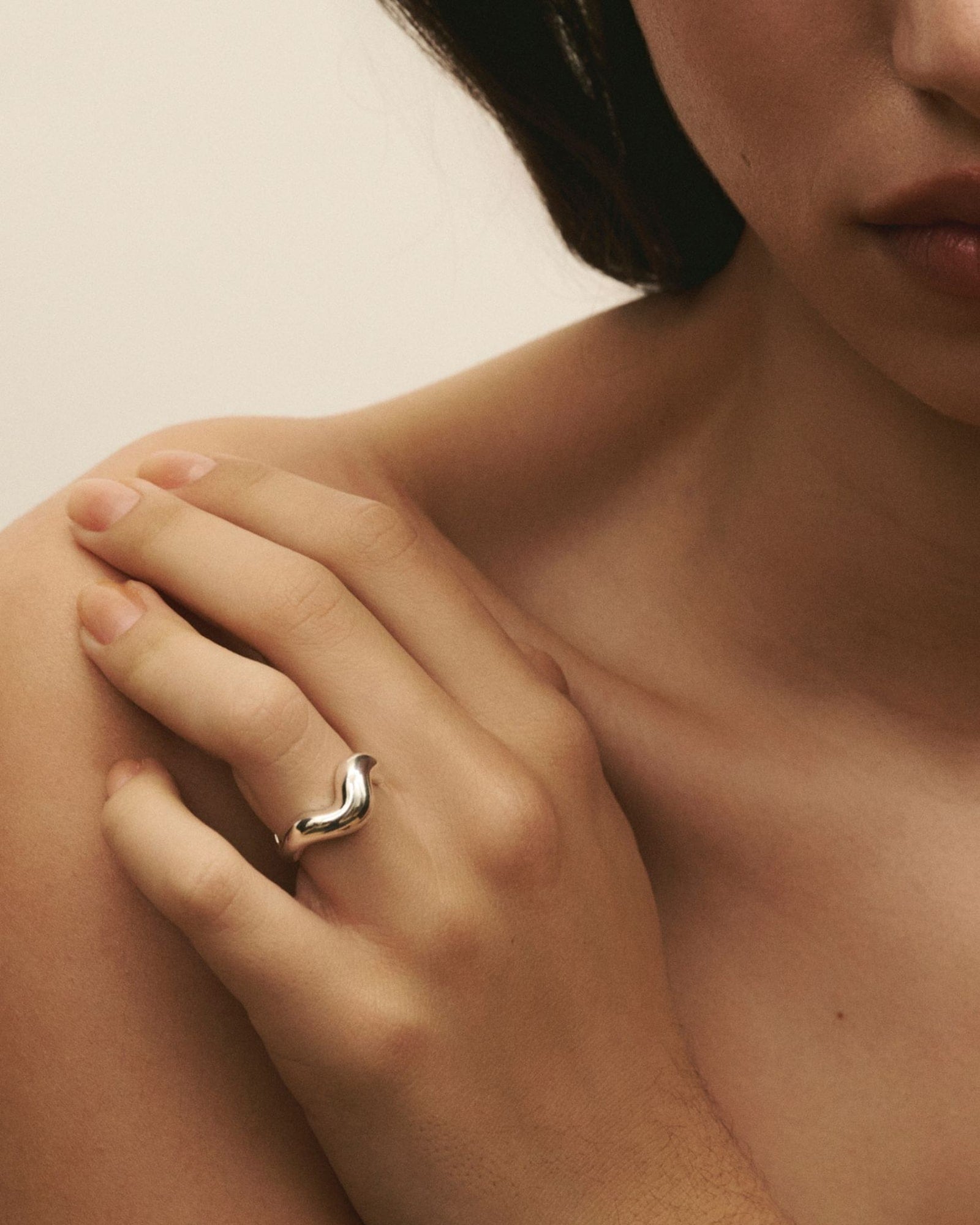 Close-up of women wearing Louis Abel Aurea Polished Ring in silver.