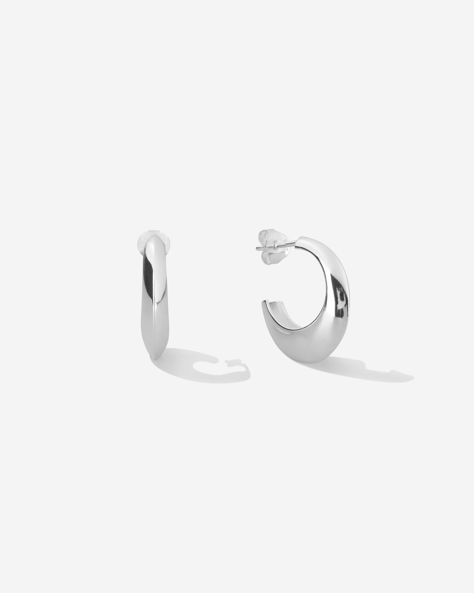 Saga Anchor Hoops in silver, for COLD SKIN.