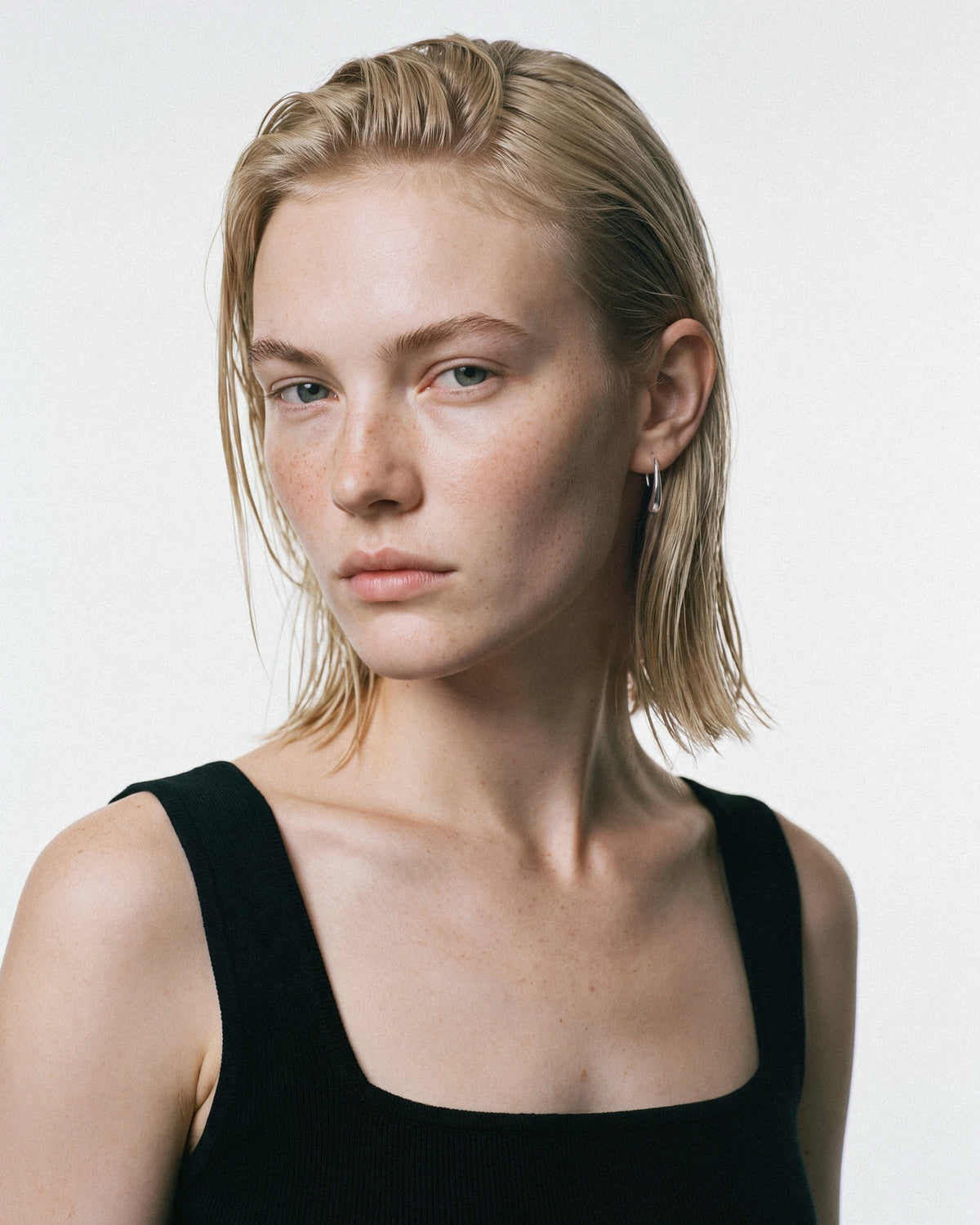 BAIXA Maya Hoops Small in Silver, worn by a model, for COLD SKIN.
