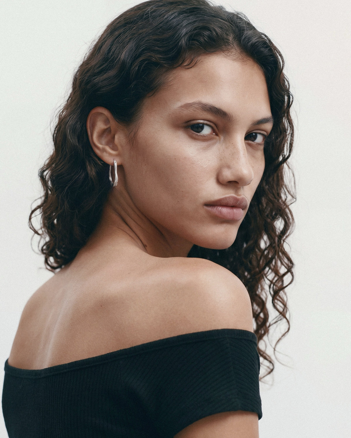 BAIXA Mia Earrings in Silver, worn by a model, for COLD SKIN.