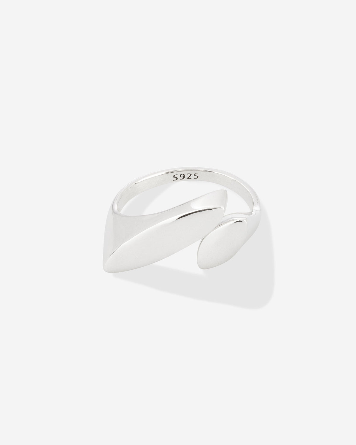 Baixa Millie Ring in silver, for COLD SKIN.