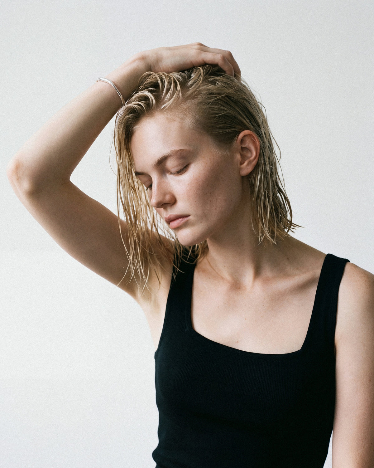 BAIXA Vicky Bracelet in Silver, worn by a model, for COLD SKIN.