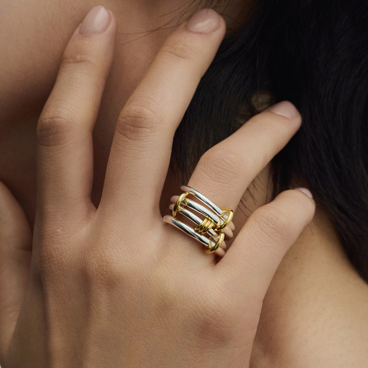 Female model wearing the Éclis 4/mation ring in mixed metals for COLD SKIN.