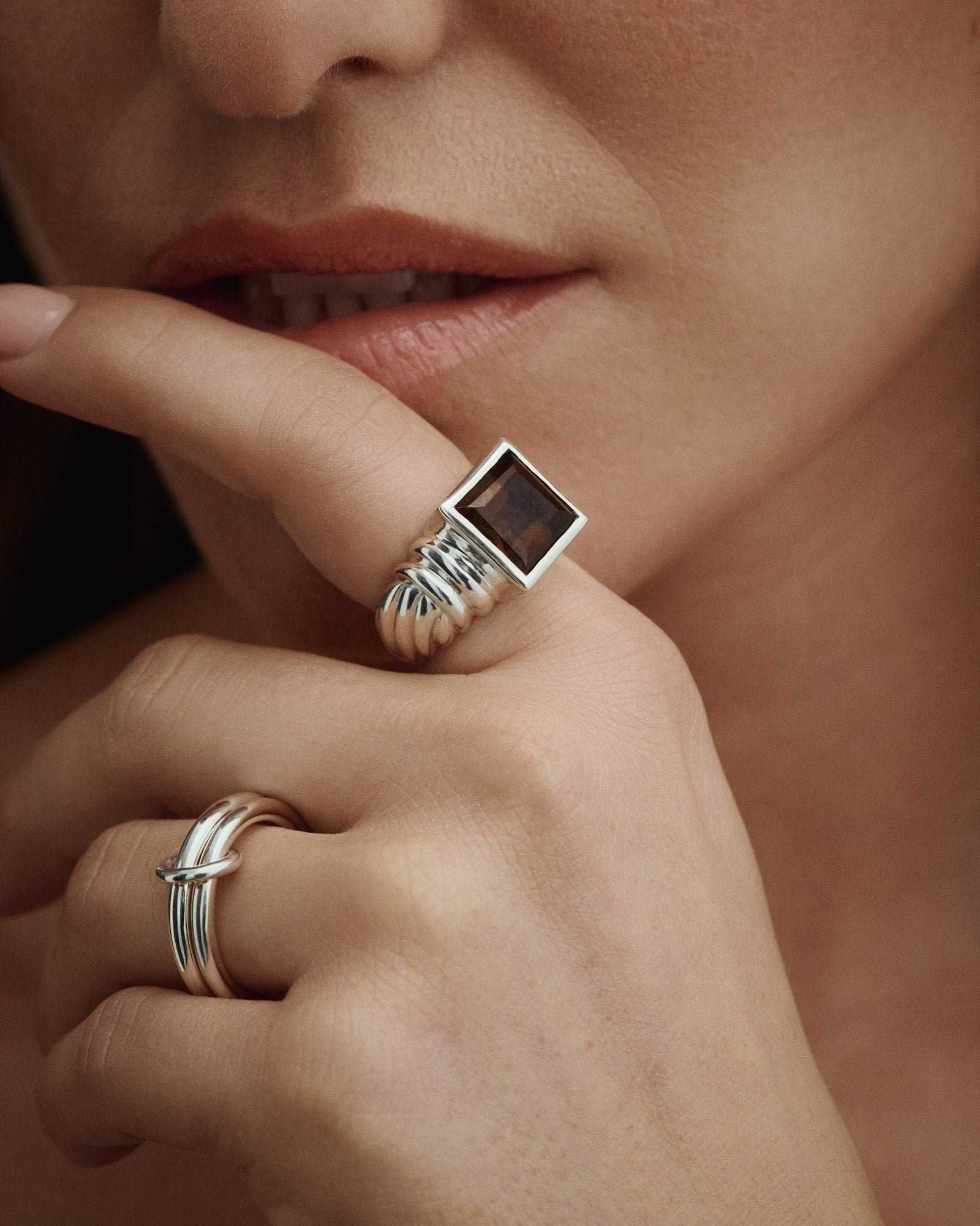 Female model wearing Éclis Dua Ring in all silver and Smoky Rebel Ring for COLD SKIN.