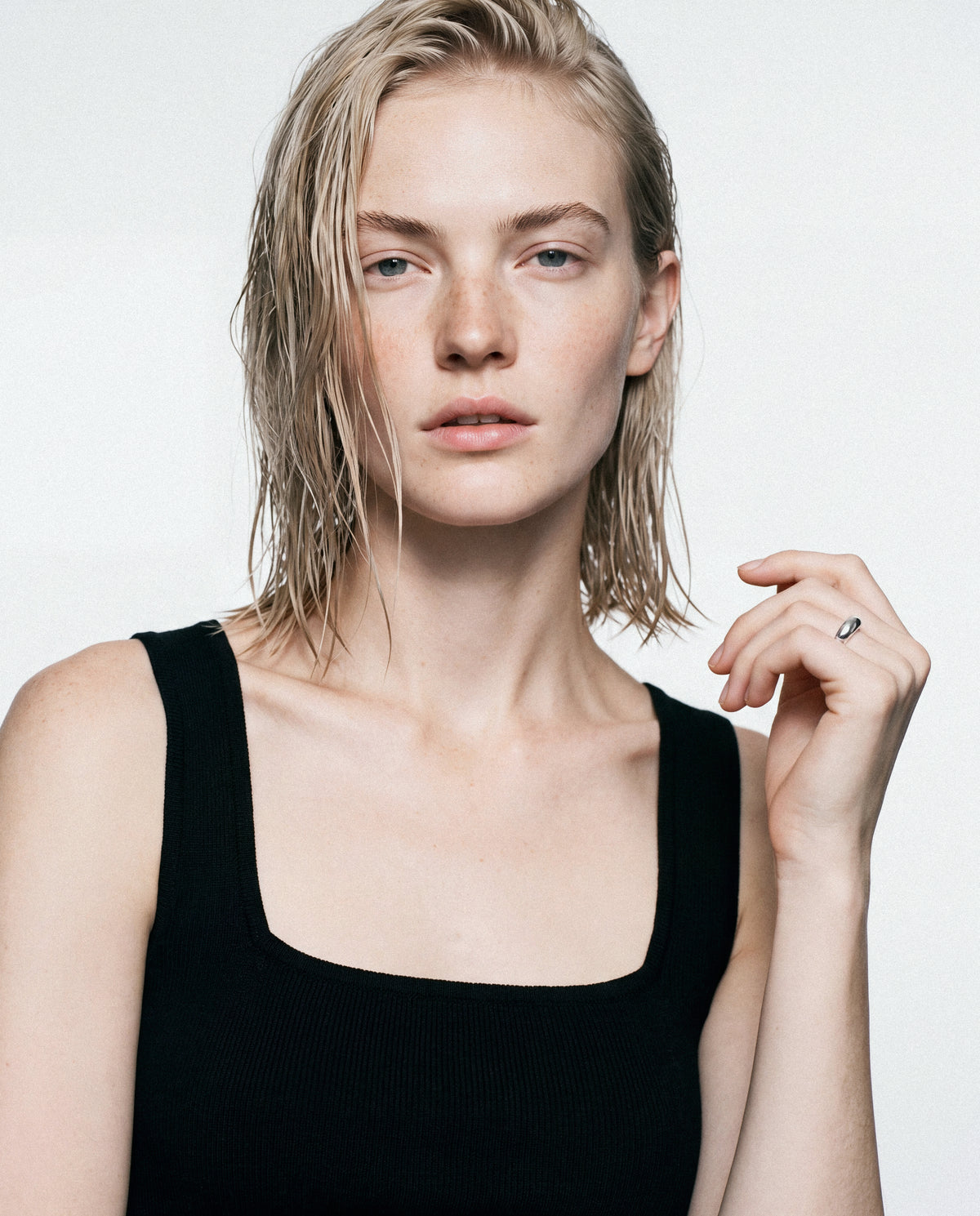 Model wearing the Jadie Ring - Silver