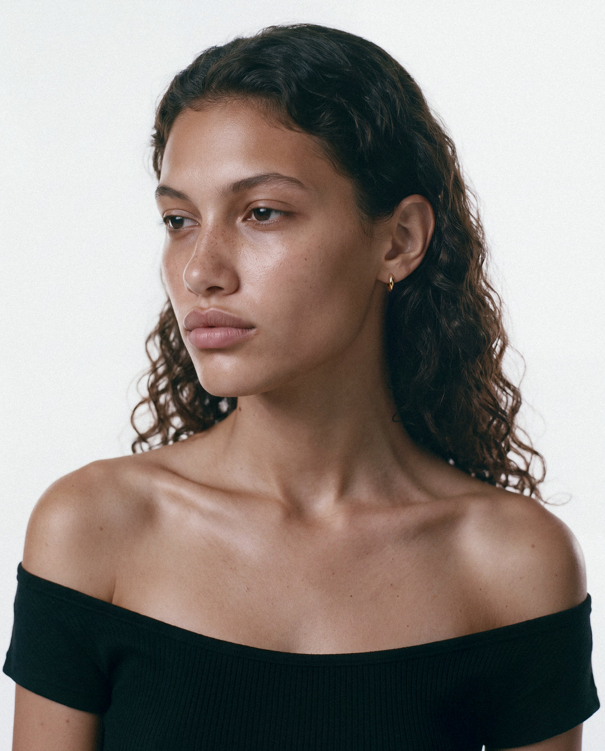 Model wearing the Mini Anchor Hoops - Gold