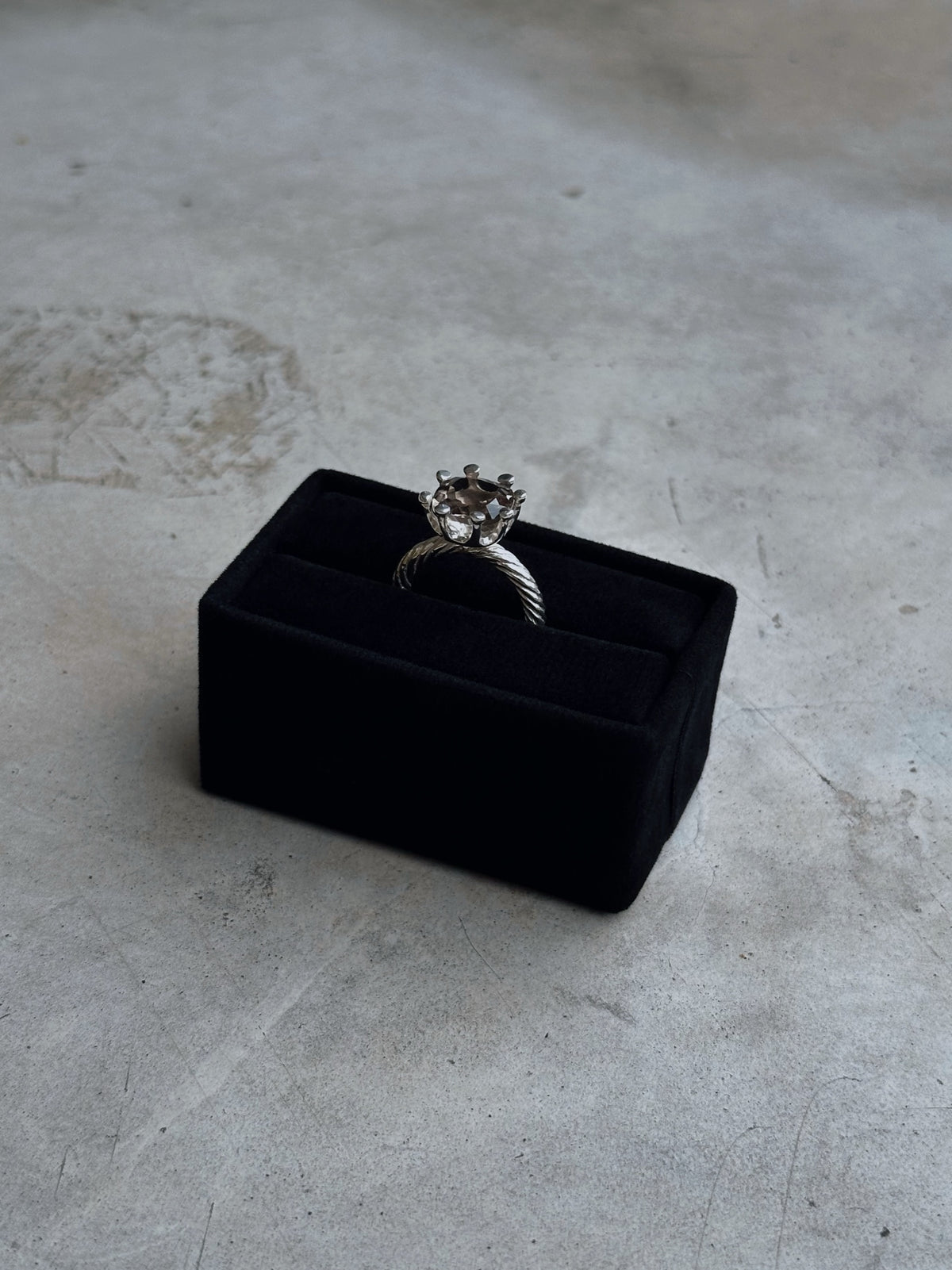 Velvet Vendetta Ring - Plata & Cuarzo ahumado