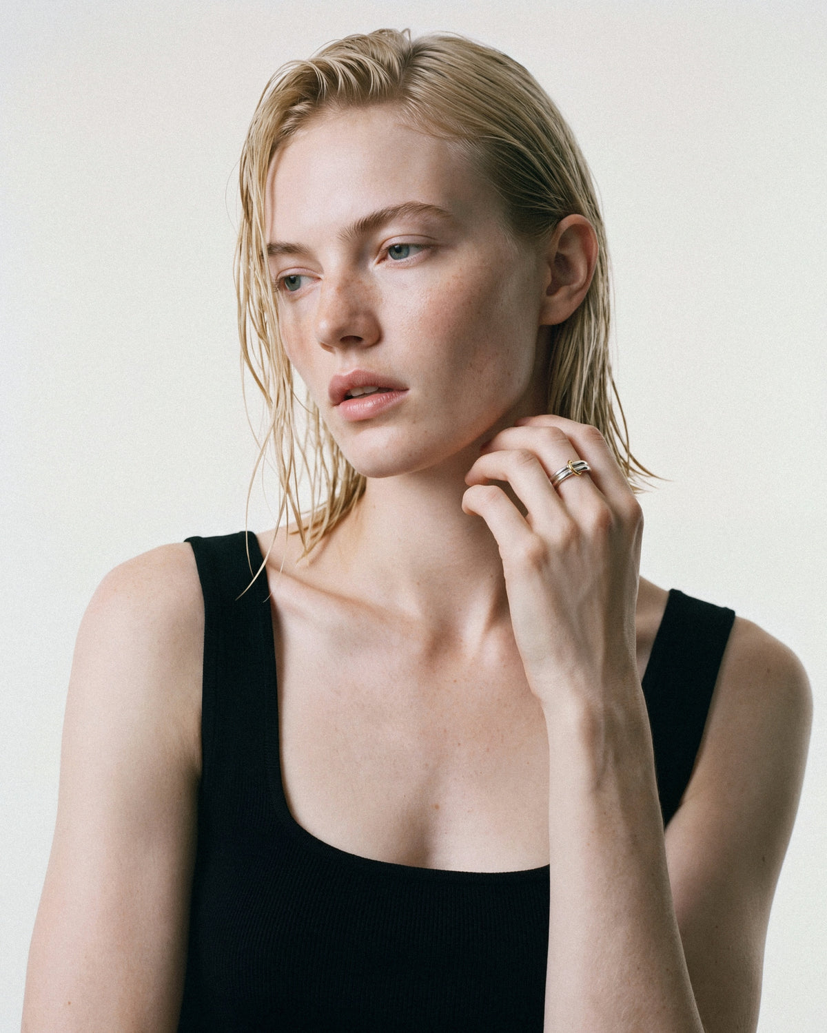 ÉCLIS Dua Ring in Silver & Gold, worn by a model, for COLD SKIN.