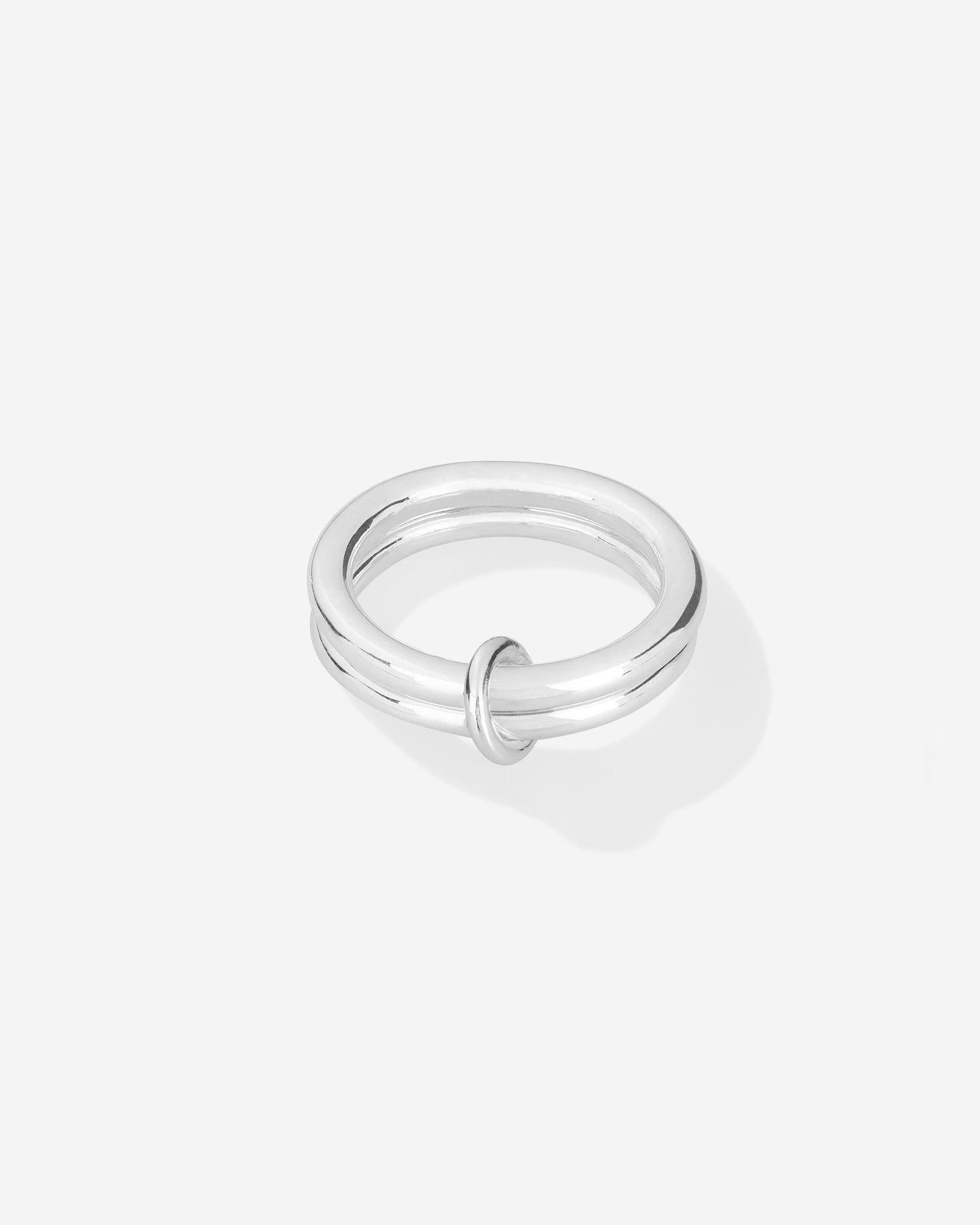 Éclis Dua Ring in all silver for COLD SKIN.