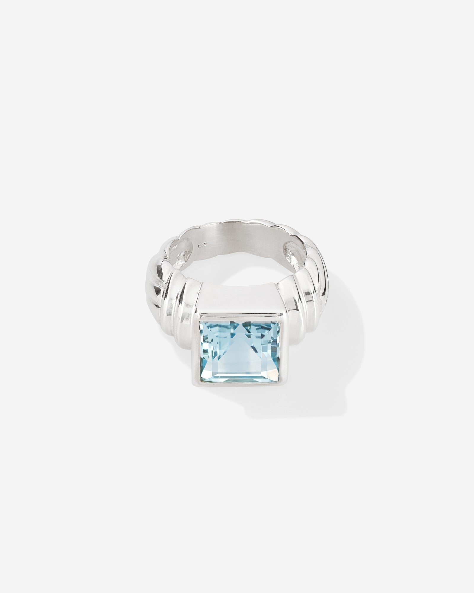 Éclis Blue Rebel Ring in silver for COLD SKIN.