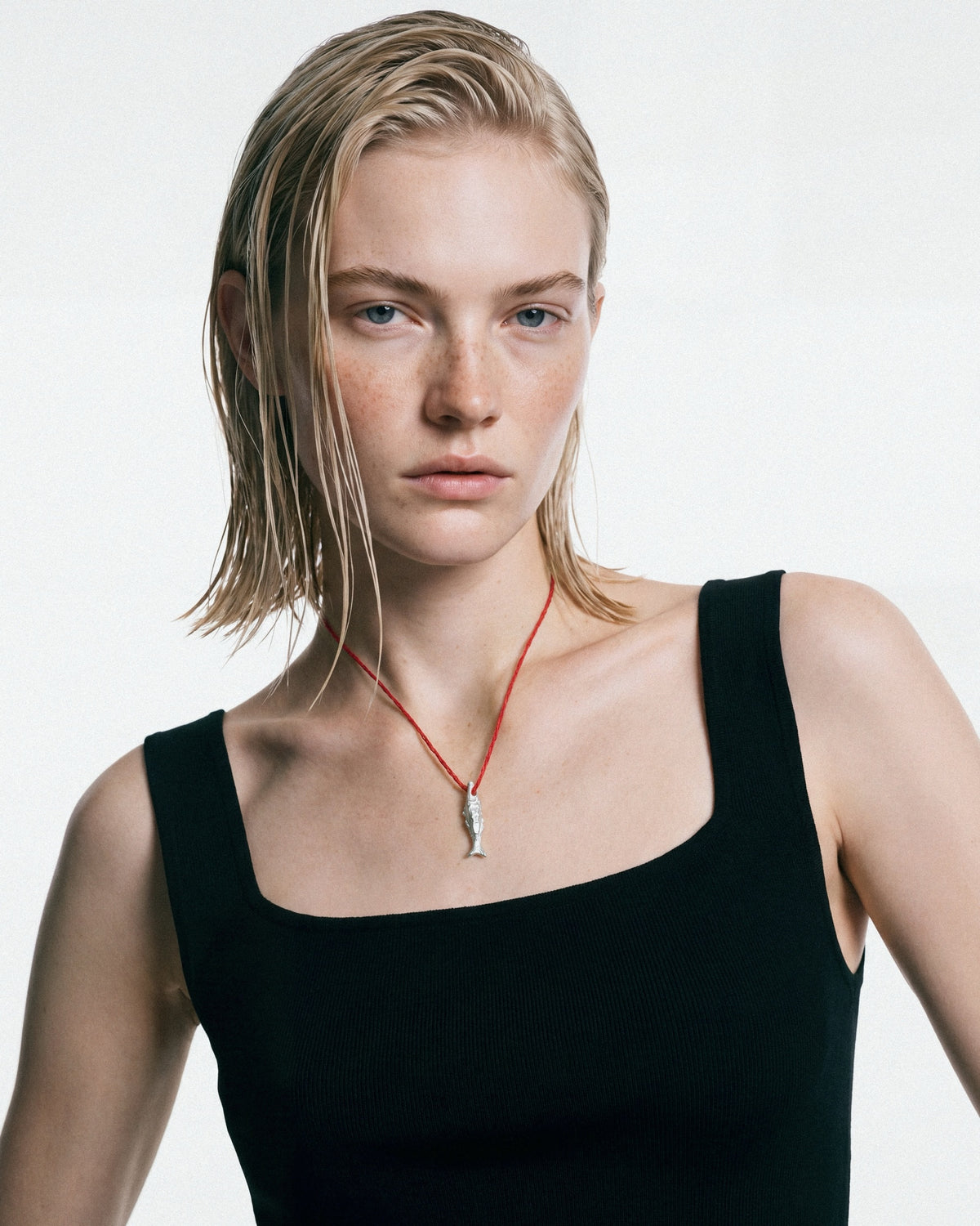 Éclis Oona Amulet in silver, worn by a model, for COLD SKIN.