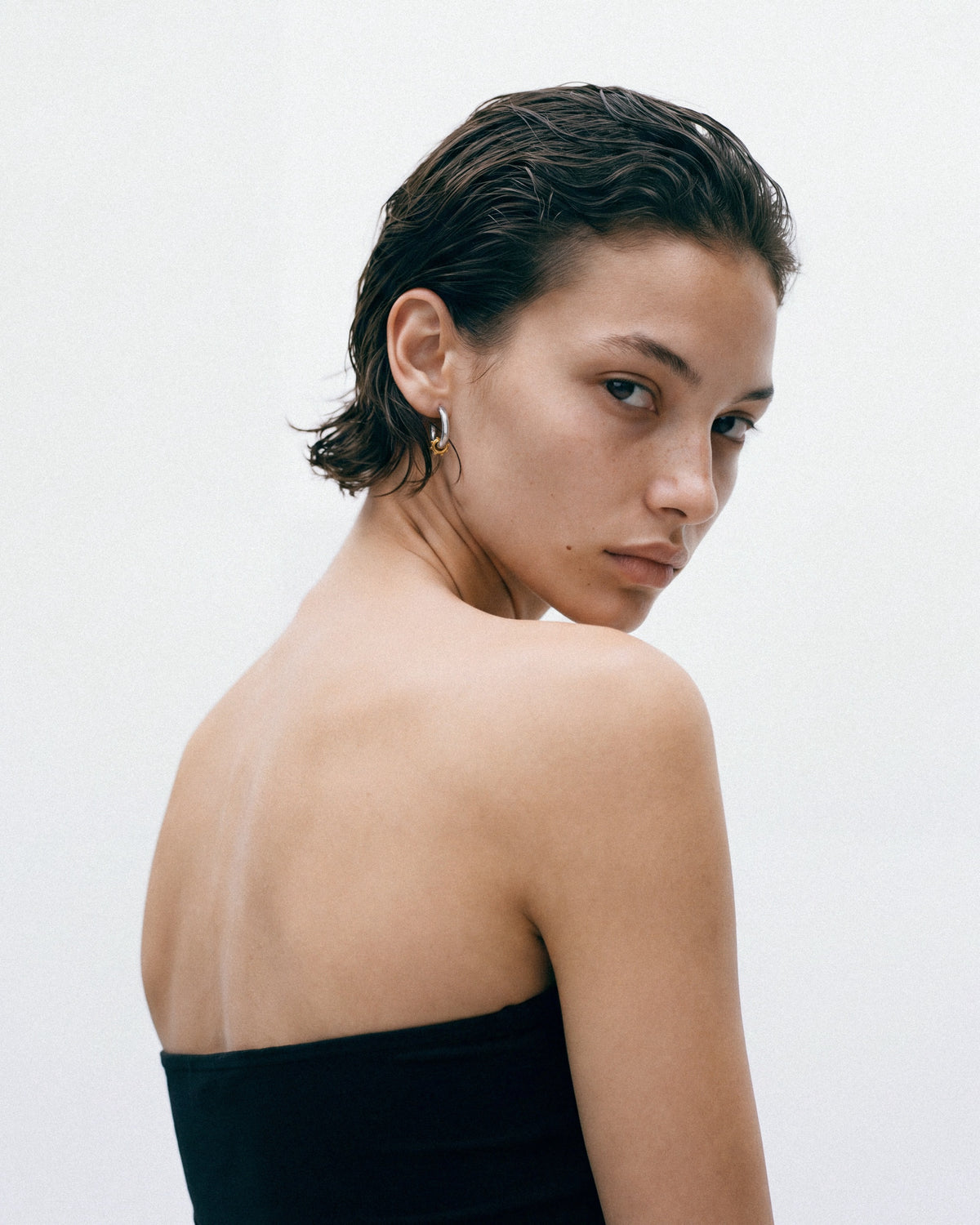 ÉCLIS Reversible Earrings in Silver, Gold, worn by a model, for COLD SKIN.