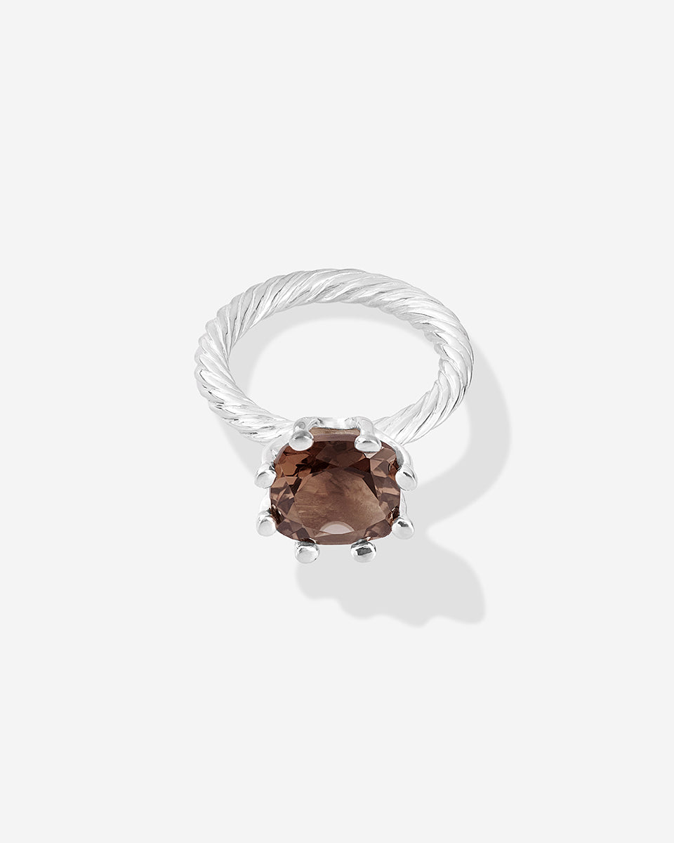 Éclis Velvet Vendetta ring with smoky quartz gemstone