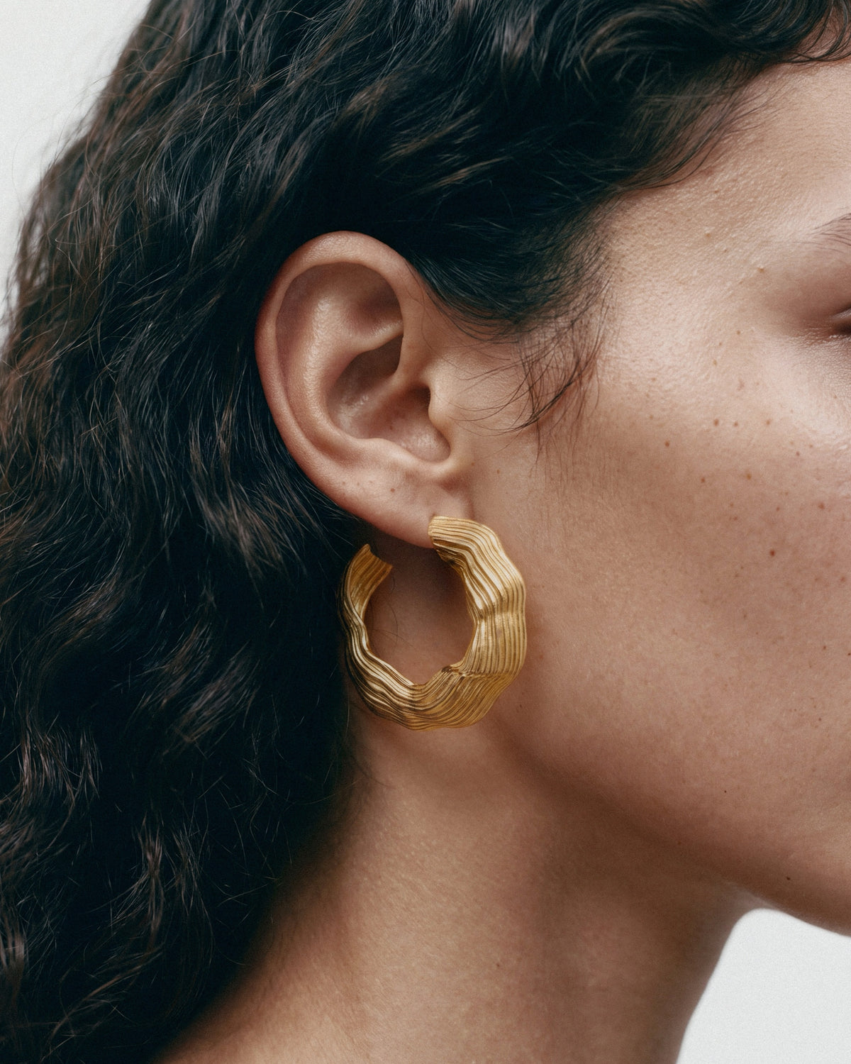 Louis Abel Abluvio Earrings in Gold, worn by a model – close-up, for COLD SKIN.