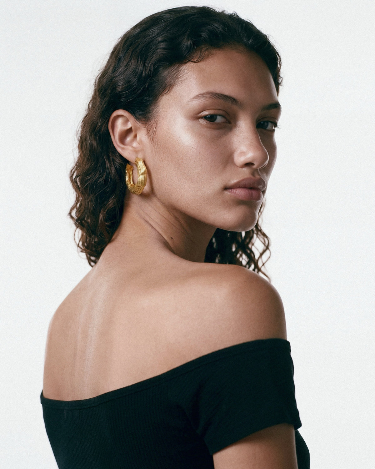 Louis Abel Abluvio Earrings in Gold, worn by a model, for COLD SKIN.