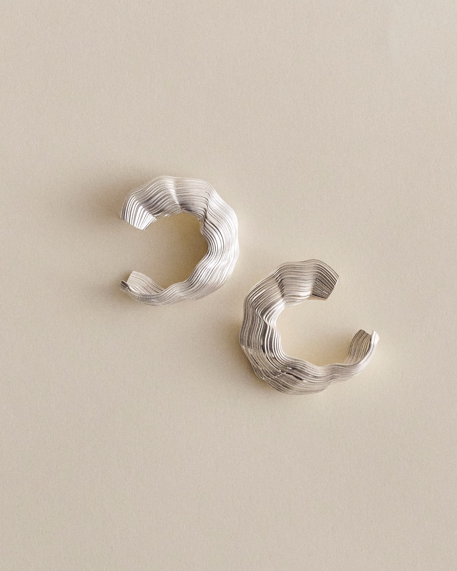 Louis Abel Abluvio Earrings in silver.