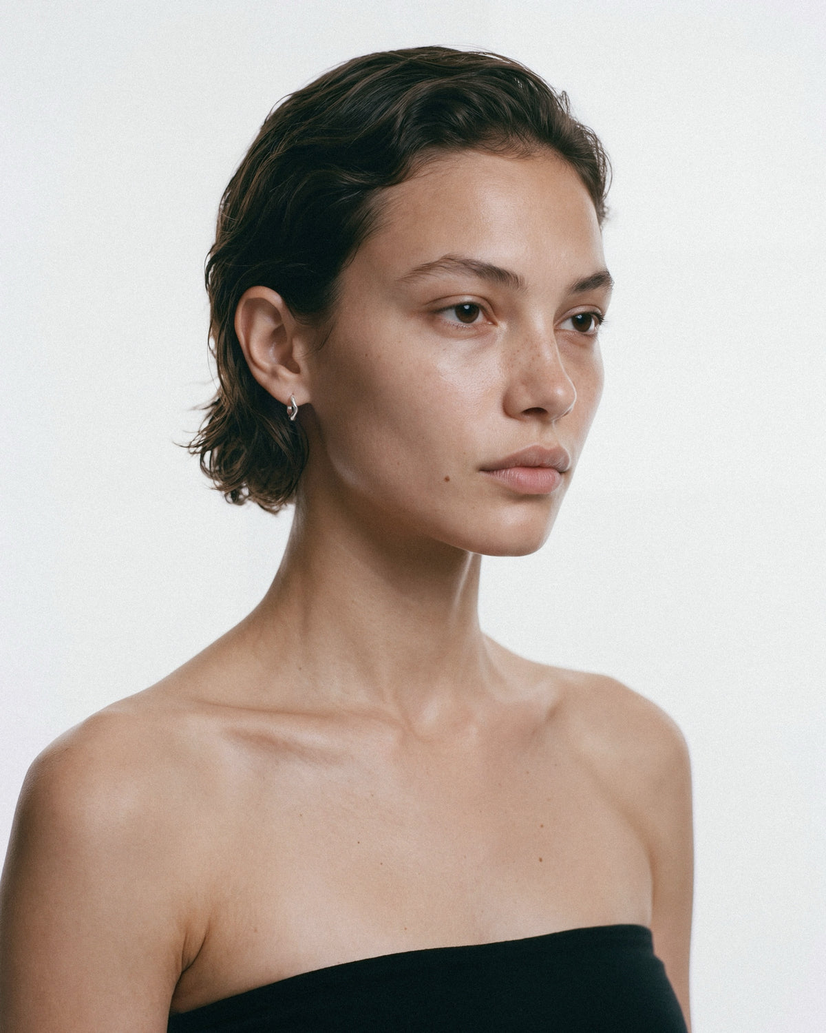 Louis Abel Aurea Polished Mini Hoop in Silver, worn by a model, for COLD SKIN.