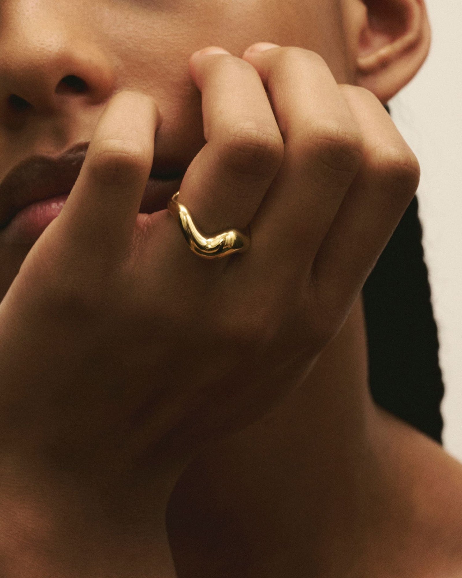 Close-up of women wearing Louis Abel Aurea Polished Ring in gold.