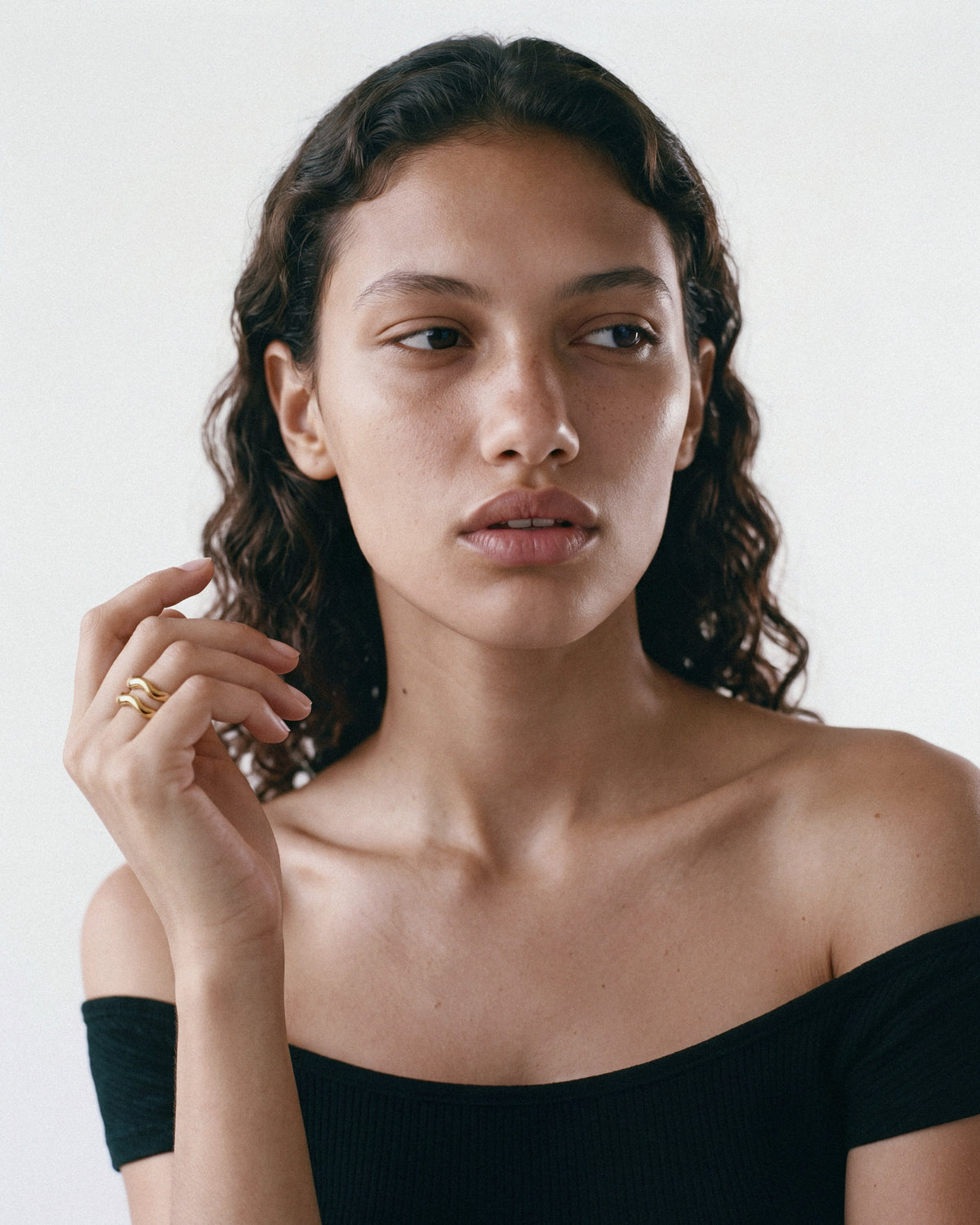 Louis Abel Aurea Polished Twin Ring in Gold, worn by a model, for COLD SKIN.