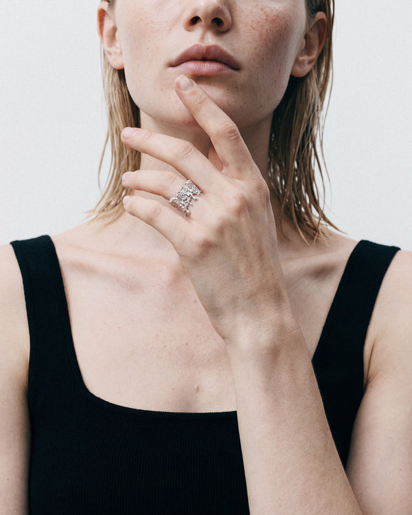 Louis Abel Delenio Ring in Silver, worn by a model – close-up, for COLD SKIN.