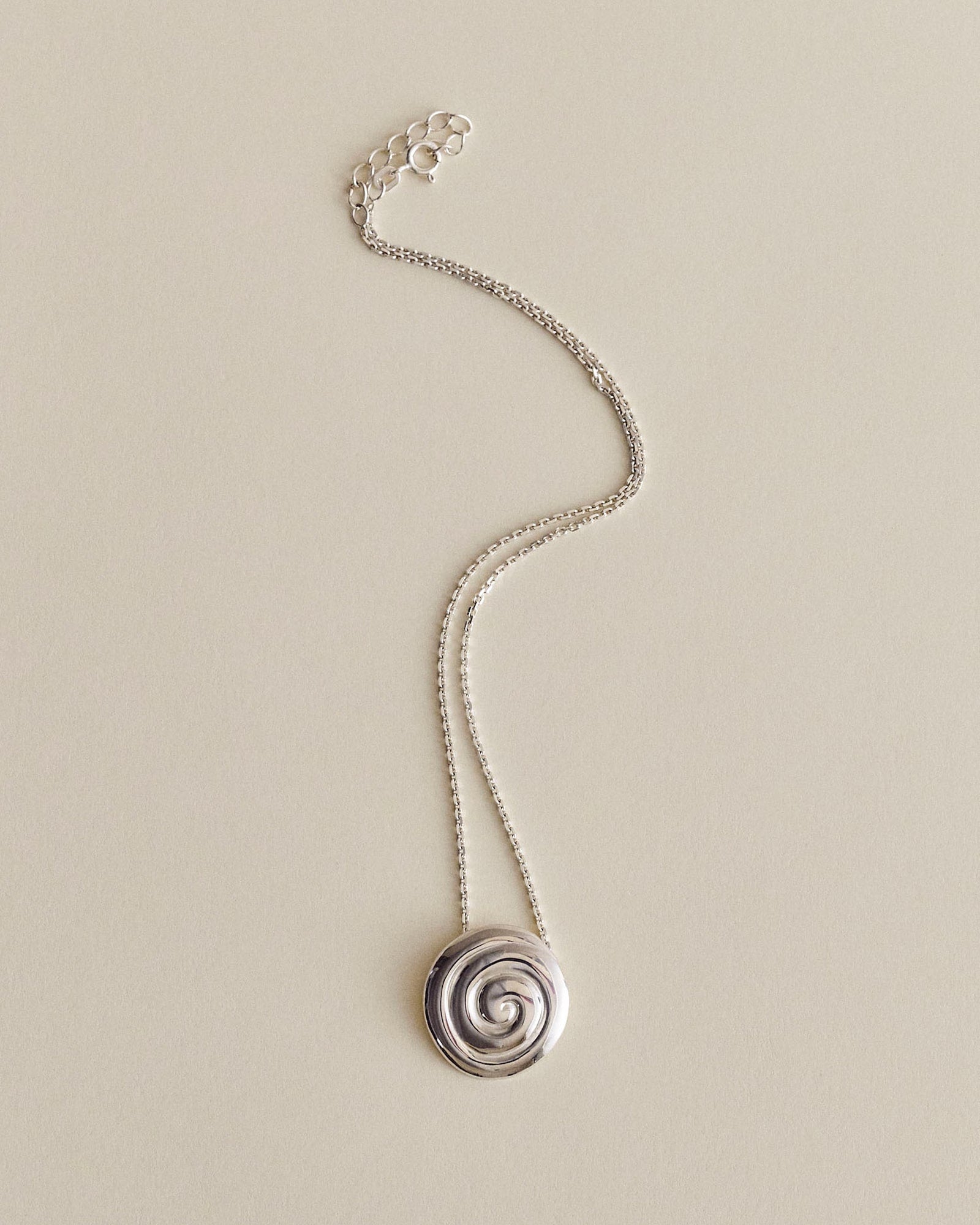 Louis Abel Uzu Mid Necklace in silver.