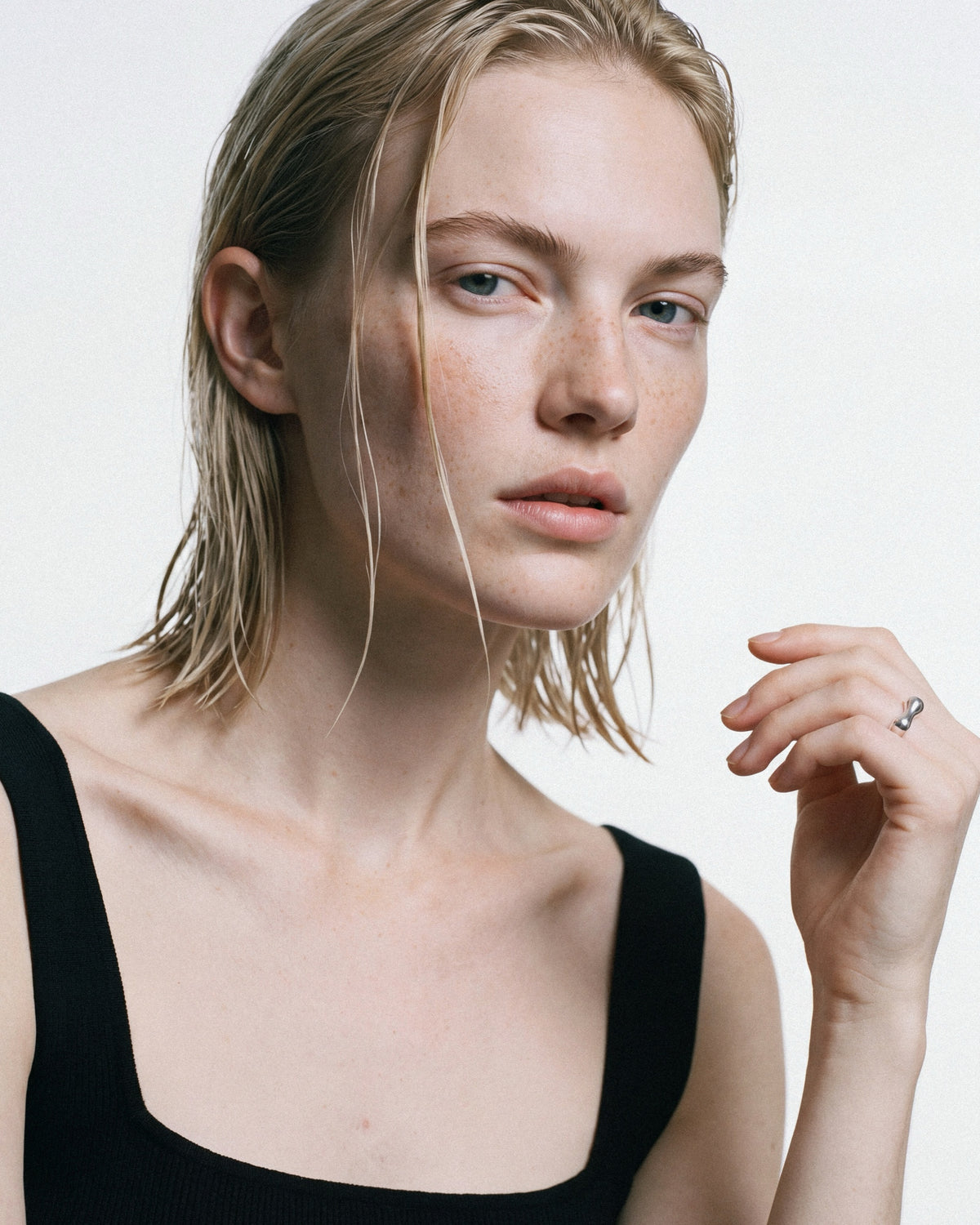 NO MORE Mammatus Ring in Silver, worn by a model, for COLD SKIN.
