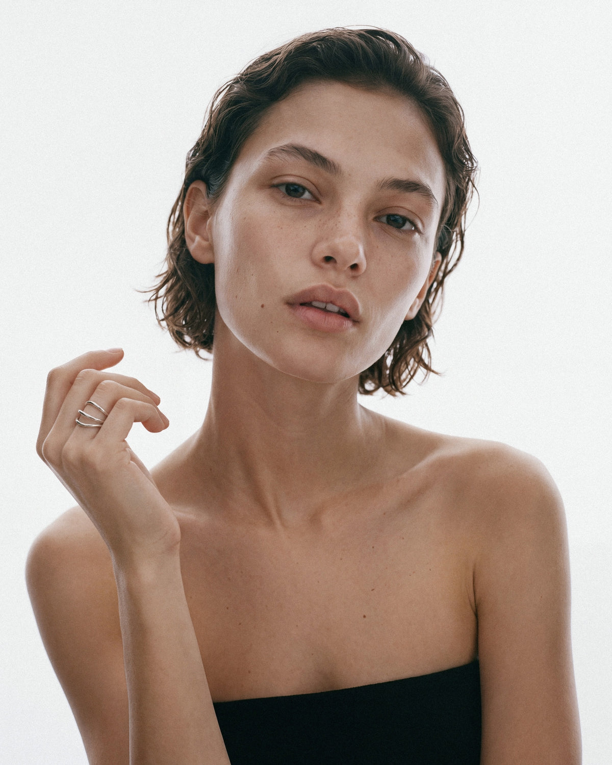 NO MORE Reef Break Wave Ring in Silver, worn by a model, for COLD SKIN.